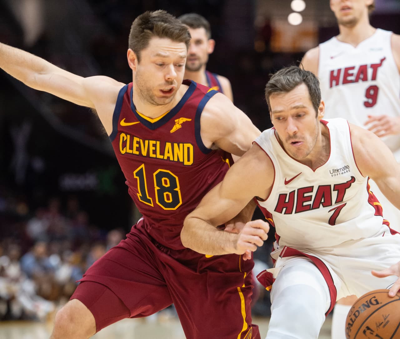 Miami Heat 108-97 Cleveland Cavaliers. Goran Dragic dribla sin problema a Matthew Dellavedova.