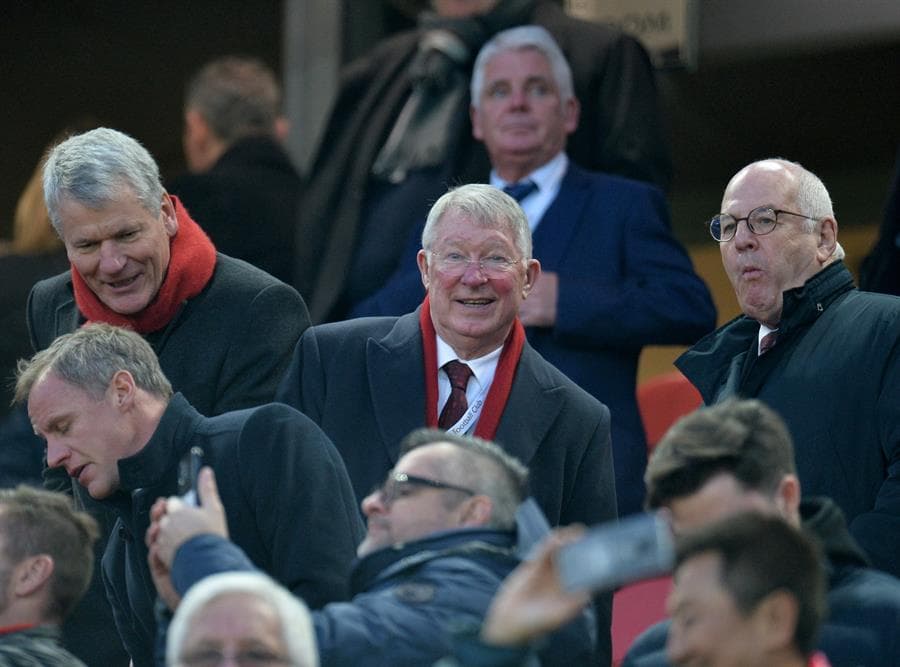 Liverpool se lleva el derbi de Inglaterra con goles de Virgil Van Dijk (14') y Mohamed Salah (93') ante el Manchester United. Liverpool sigue invicto y ya suma 39 partidos sin una derrota.