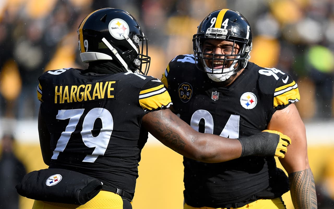 Los Steelers vencieron 28 - 24 a los Browns que cerraron la temporada sin conseguir victorias. Cleveland se suma a los Lions de 2008 como los únicos equipos que terminan la temporada con récord de 0 - 16.