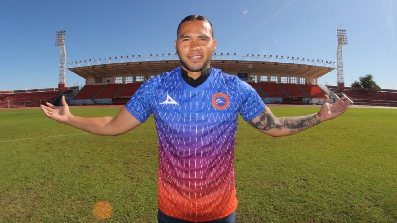 La cláusula que debe pagar Correcaminos al GKS por Gullit Peña