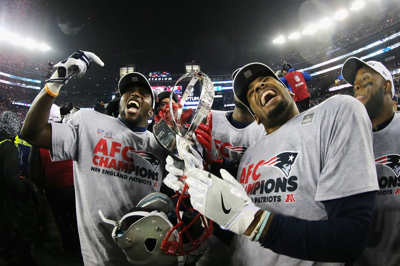 La alegría con el trofeo en las manos fue inevitable para los jugadores de Patriots. El equipo de Nueva Inglaterra ratifica su dominio en este milenio.