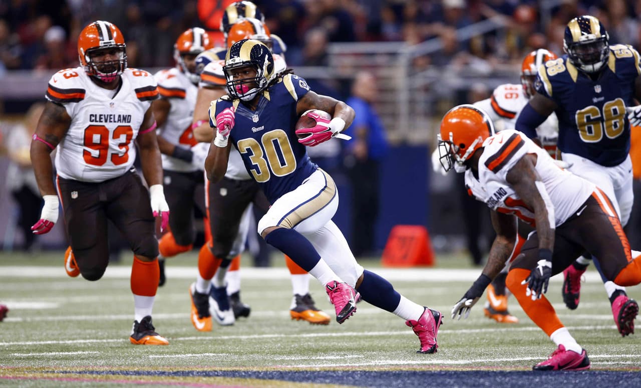 Los St. Louis Rams lograron la victoria 24 - 6 sobre los Cleveland Browns en partido de la Semana 7. El corredor novato Todd Gurley sumó 128 yds. con 2 touchdowns.