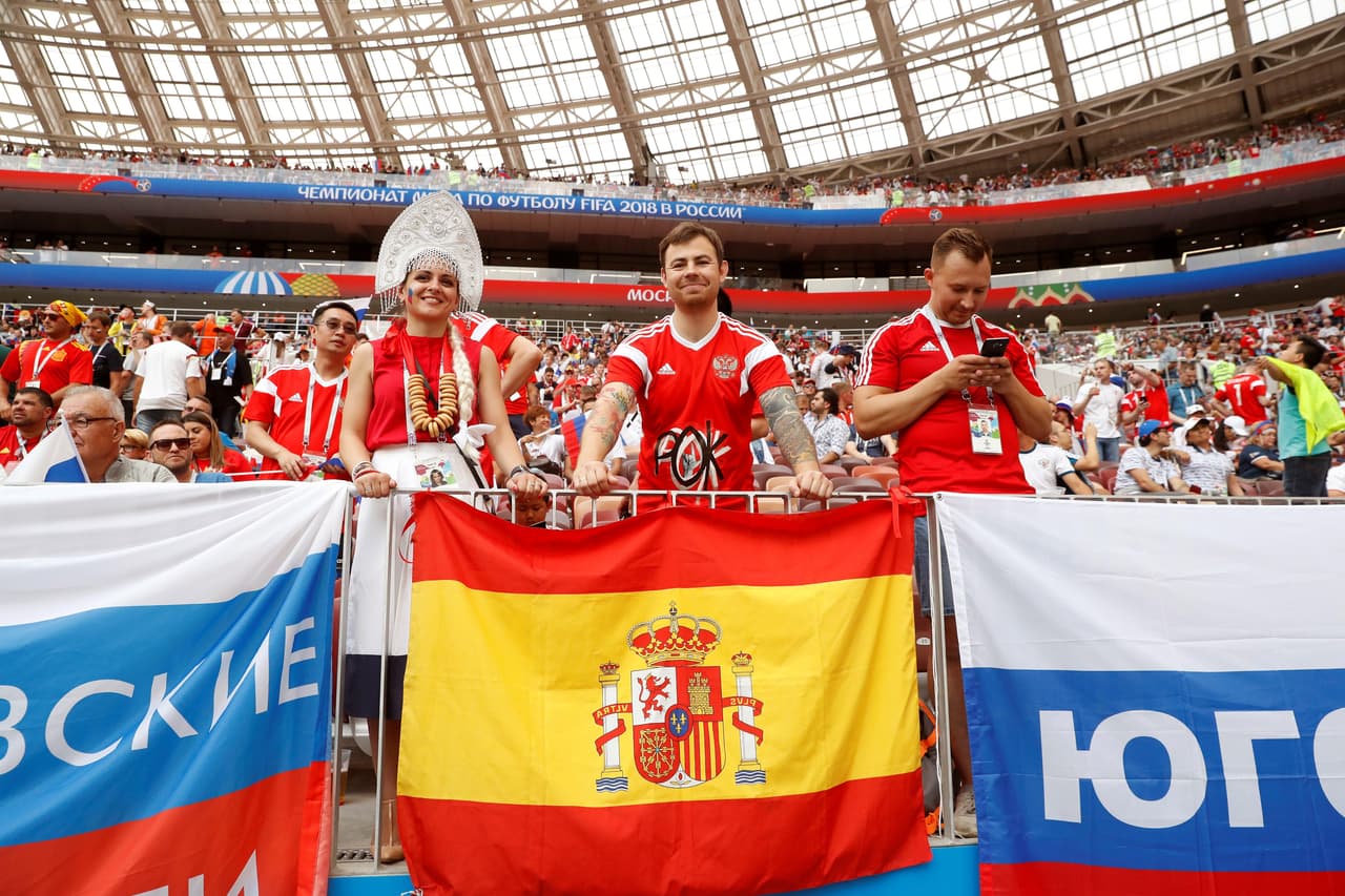 Los fanáticos del duelo entre Rusia y España viven una jornada especial en Moscú y en el estadio de Luzhniki en medio del partido de octavos de final del Mundial de Rusia 2018.