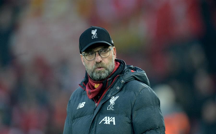 Liverpool se lleva el derbi de Inglaterra con goles de Virgil Van Dijk (14') y Mohamed Salah (93') ante el Manchester United. Liverpool sigue invicto y ya suma 39 partidos sin una derrota.