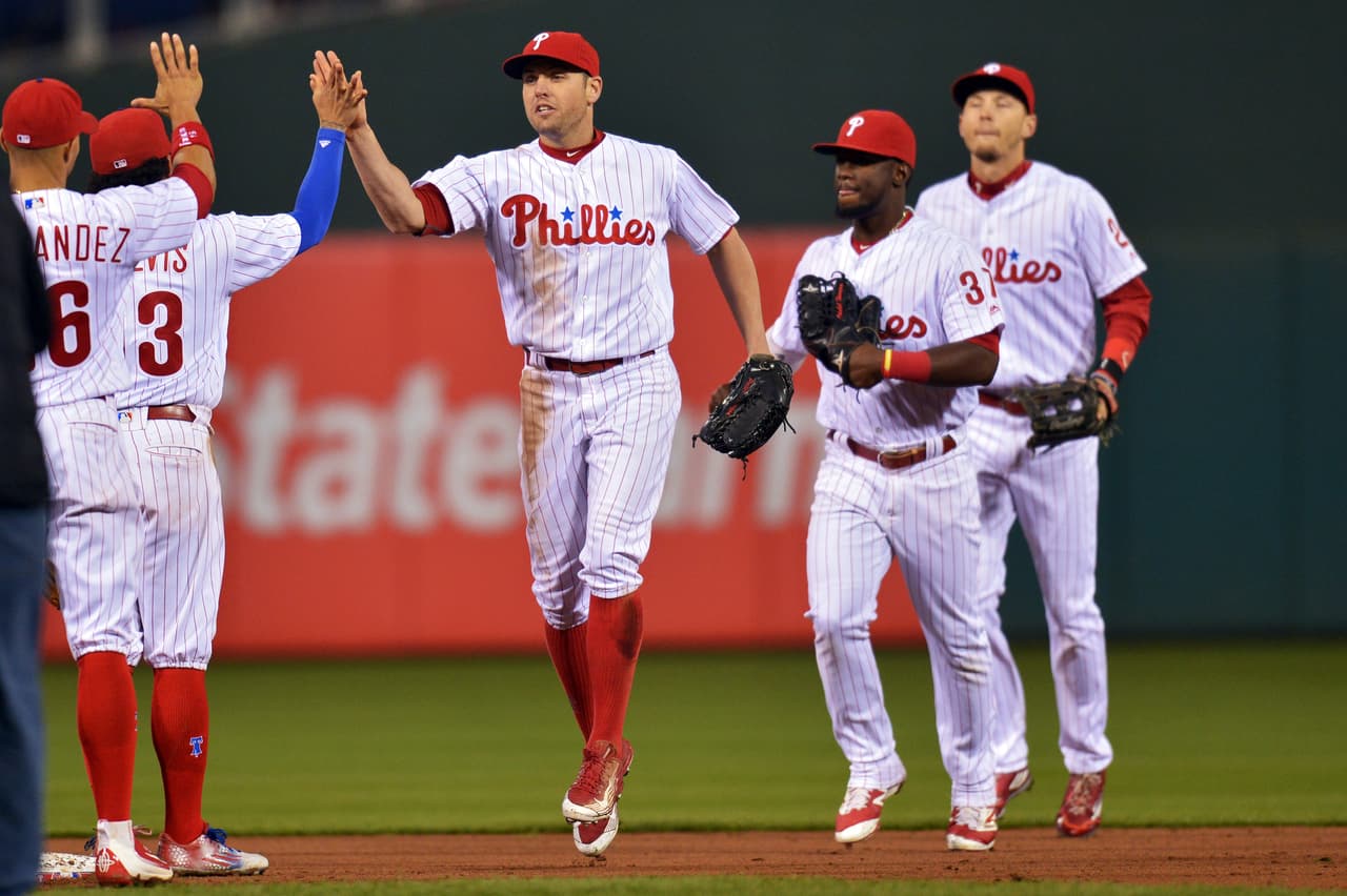 Phillies recetan dosis de ponches y superan a Marlins