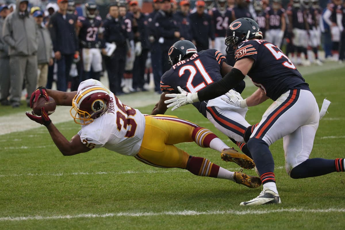Los Redskins se sacudieron una racha de nueve partidos perdidos consecutivos como visitantes al derrotar a los Bears 24-21.