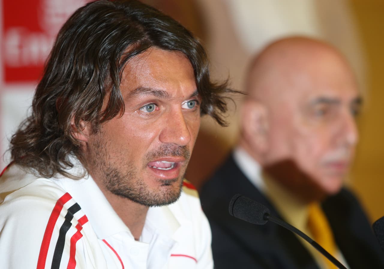 <b>Paolo Maldini</b> se estableció como una de las mayores leyendas en la historia del AC Milan y es el futbolista con más partidos en la historia del club, con 902.