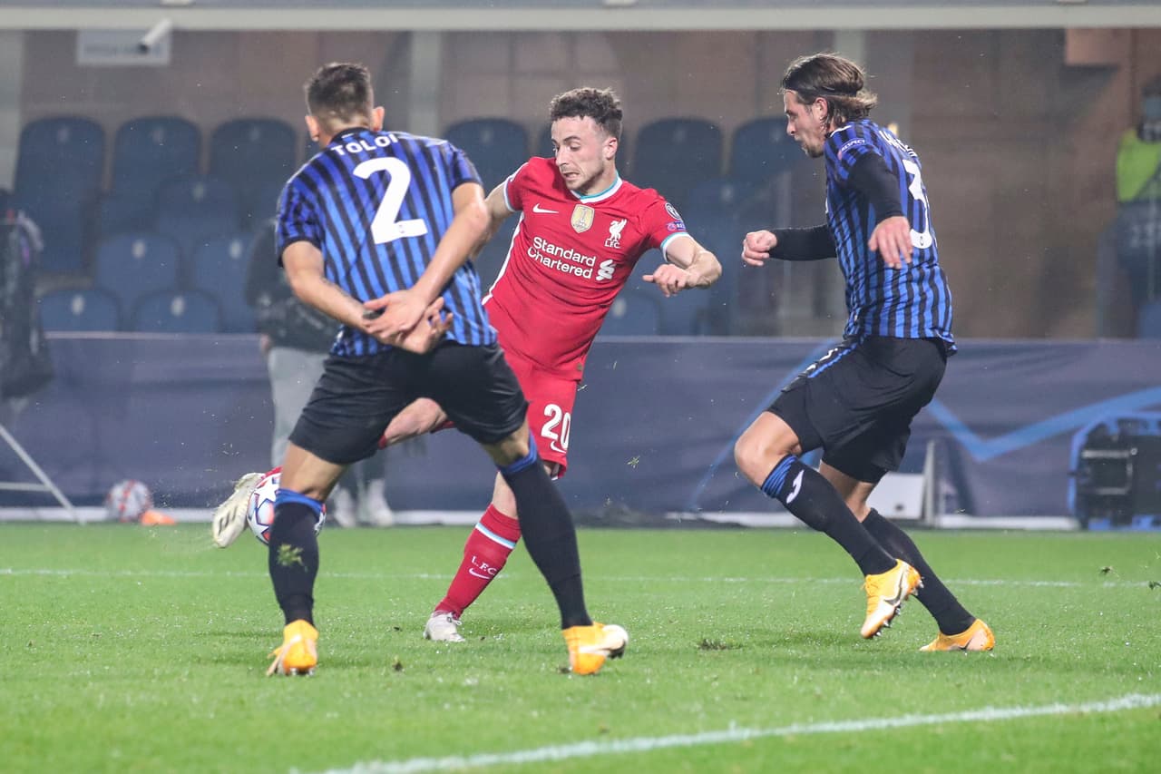 Liverpool no tuvo piedad y anotó cinco goles al Atalanta. Diogo Jota se luce con tres goles para los 'Reds', mientras que Mohamed Salah y Sadio Mané sumaron tantos para su equipo en el Grupo D, durante la tercera Jornada de la Champions League.