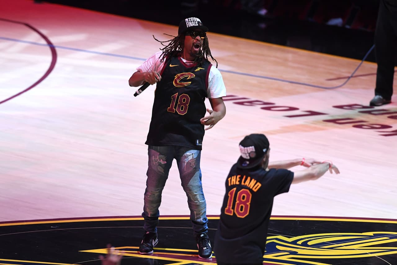Lil' Jon y Ludacris prendieron la fiesta ante los 26562 espectadores en el Quicken Loans Arena de Cleveland, donde los fanáticos disfrutaron del espectáculo en la jornada del título de los Warriors.