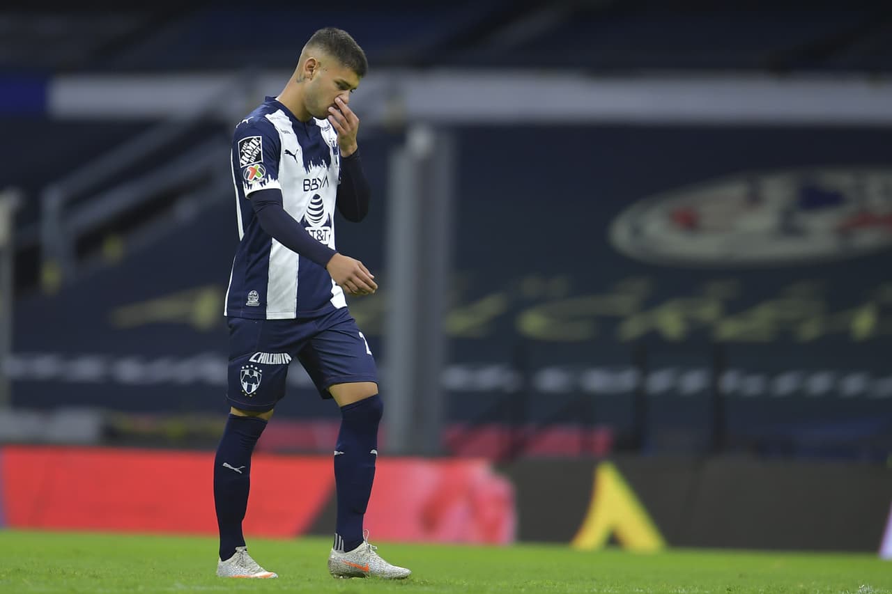 Debuta el hijo de Mohamed y lo expulsan a los dos minutos