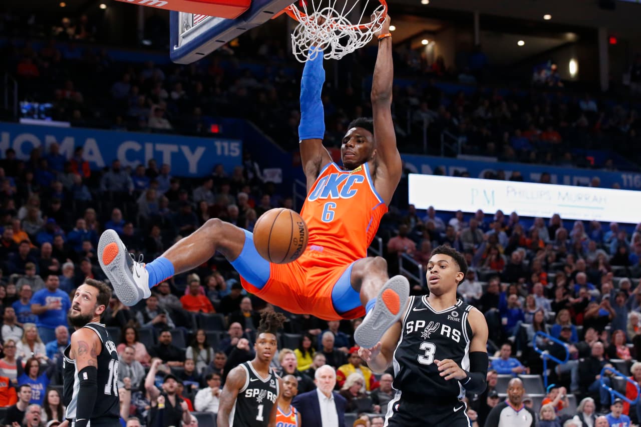 Oklahoma City Thunder, a pesar de tener el peor récord en juegos jugados (8-15) entre los 13 equipos que están sobre .500 (en porcentaje de victorias), se recuperaron este fin de semana, pues están 27-7 contra los 17 equipos que se encuentran sobre o debajo .500 en el top 10 de eficiencia defensiva por primera vez desde la semana cuatro.