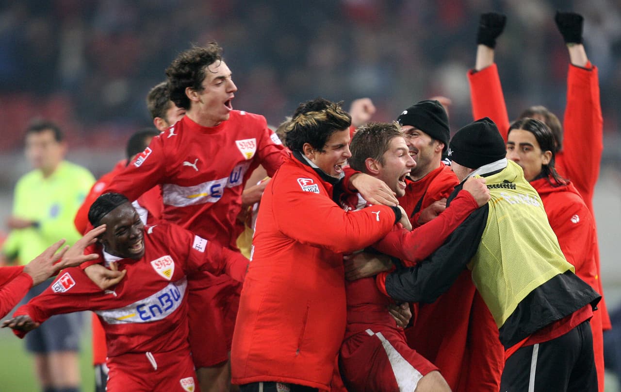 Él era el mediocampista titular de aquella escuadra, en la que ya despuntaba un joven Sami Khedira (de pelo largo a la derecha).