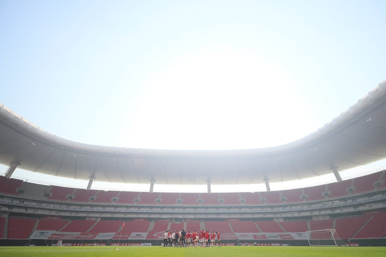 Chivas cambia entrenamiento por contingencia ambiental