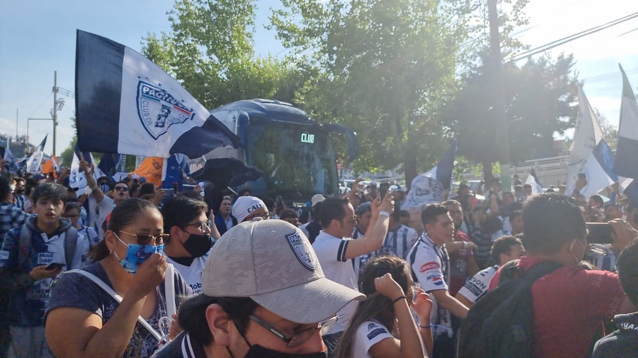 Fans de Atlas y Pachuca llegaron desde varias horas antes al Estadio Hidalgo para poner el ambiente y el color de cara a la Gran Final del Grita México C22 que entregará un Bicampeón o un nuevo monarca de Liga MX.