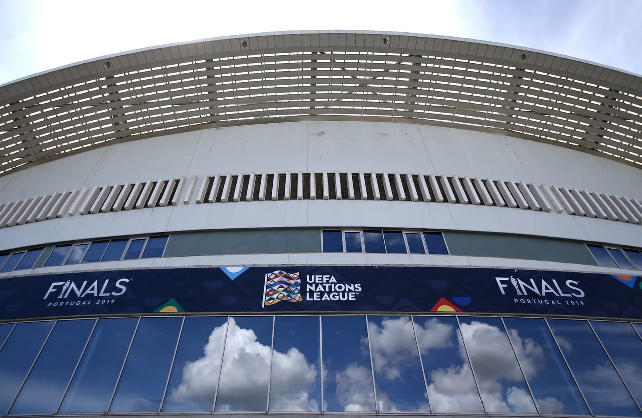 Porto recibió este jueves el primer partido de las Semifinales de la nueva UEFA Nations League entre Portugal, local, y Suiza. El Estadio Do Dragao fue el escenario para este compromiso al cual llegaron miles de aficionados lusos y suizos con la ilusión de dar un primer paso a la Final.