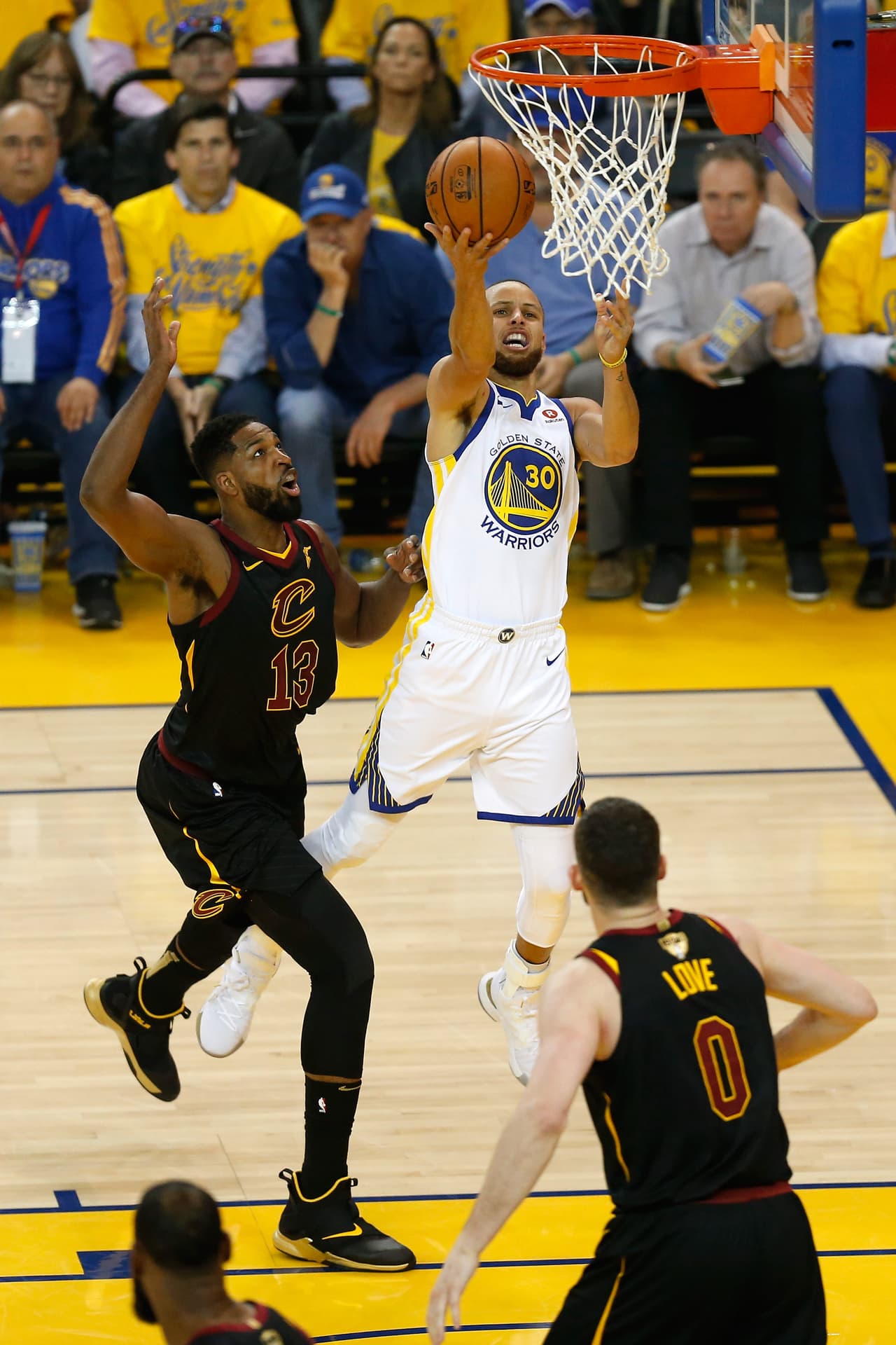 Por el lado de los Warriors, Curry fue el hombre con más anotaciones en ese cuarto y revalidaba su figura de protagonista.