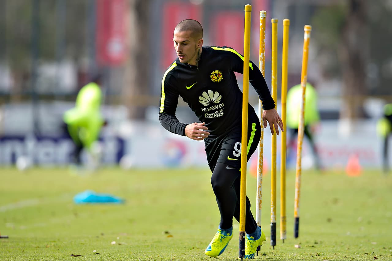 Darío Benedetto sale en defensa de Ignacio Ambriz