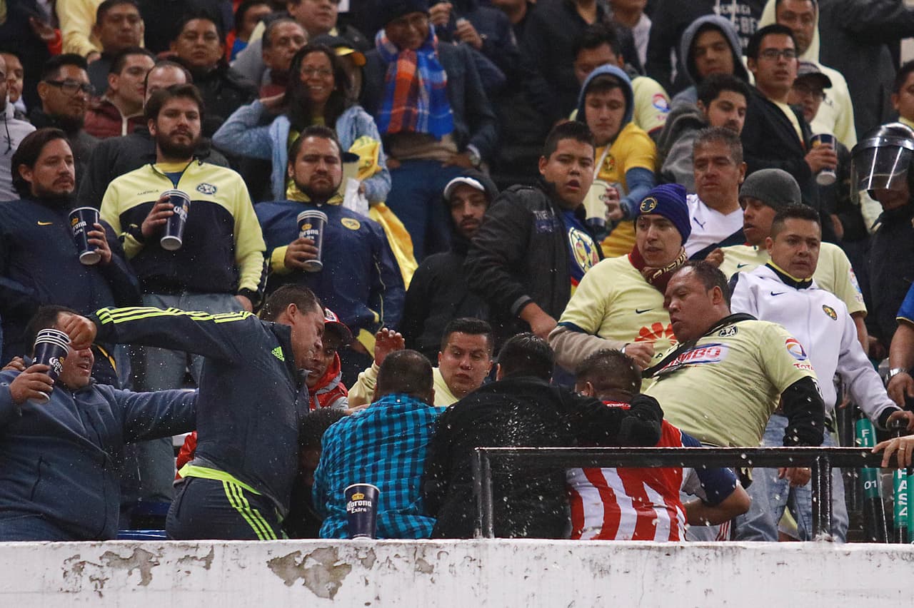 Claramente los más afectados eran los seguidores de las Chivas, que eran menoría en medio de cientos de americanistas.