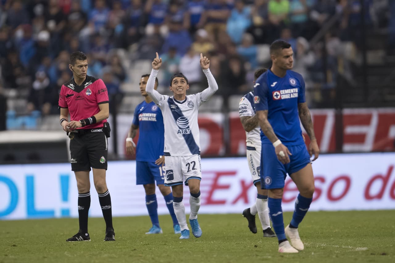 Omar Fernández silenció el Azteca con su gol al minuto 75 tras un buen pase al espacio y el jugador poblano pateó con fuerza cruzado.