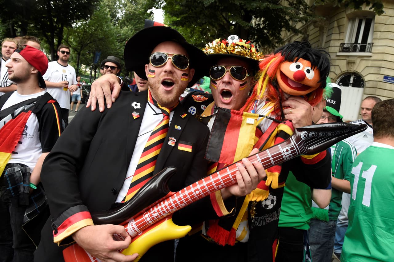 En la jornada 12 de la Eurocopa 2016, el mundo ve desfilar a los aficionados en las calles de Francia.