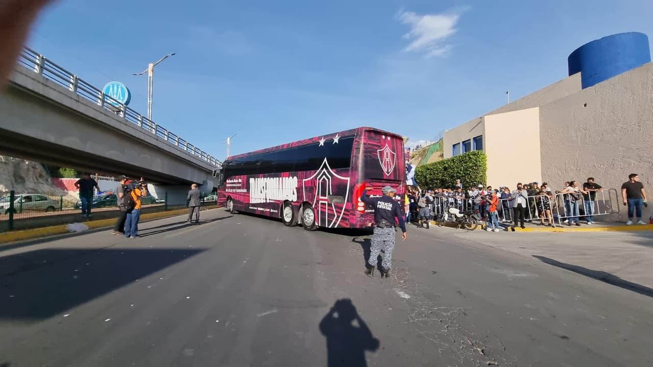 Fans de Atlas y Pachuca llegaron desde varias horas antes al Estadio Hidalgo para poner el ambiente y el color de cara a la Gran Final del Grita México C22 que entregará un Bicampeón o un nuevo monarca de Liga MX.