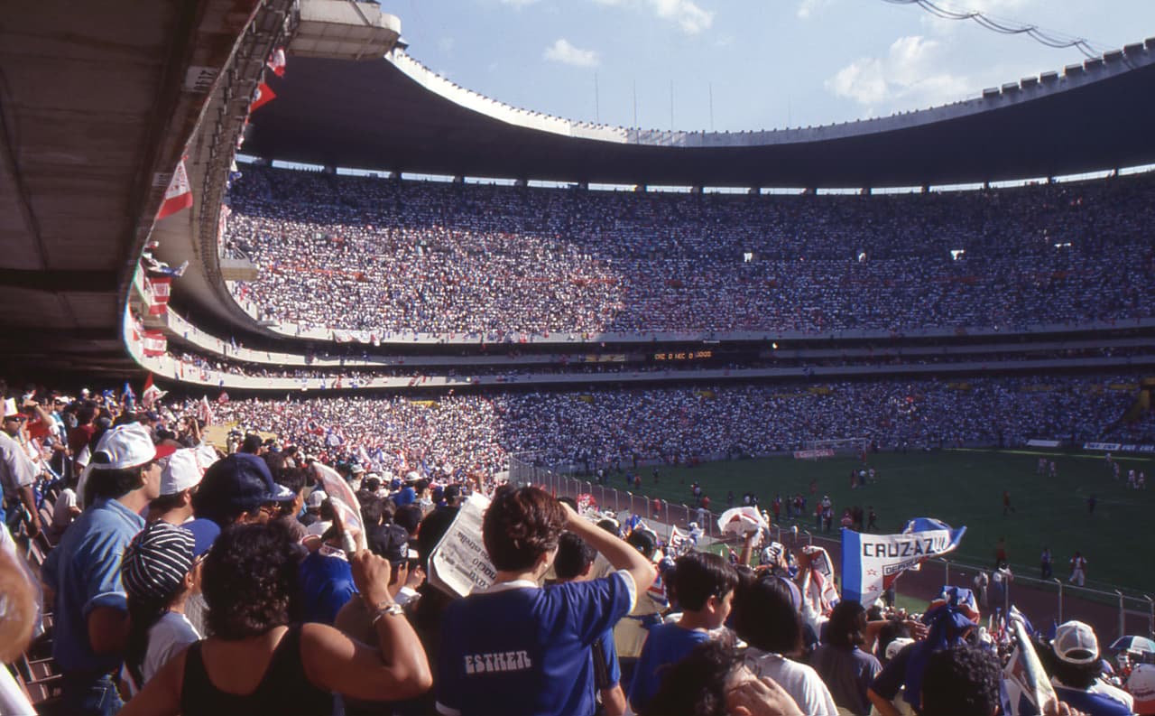 Llegó el domingo 4 de junio de 1995 y ante un estadio Azteca repleto, Cruz Azul y Necaxa saltaron al campo de juego en busca del ansiado título.