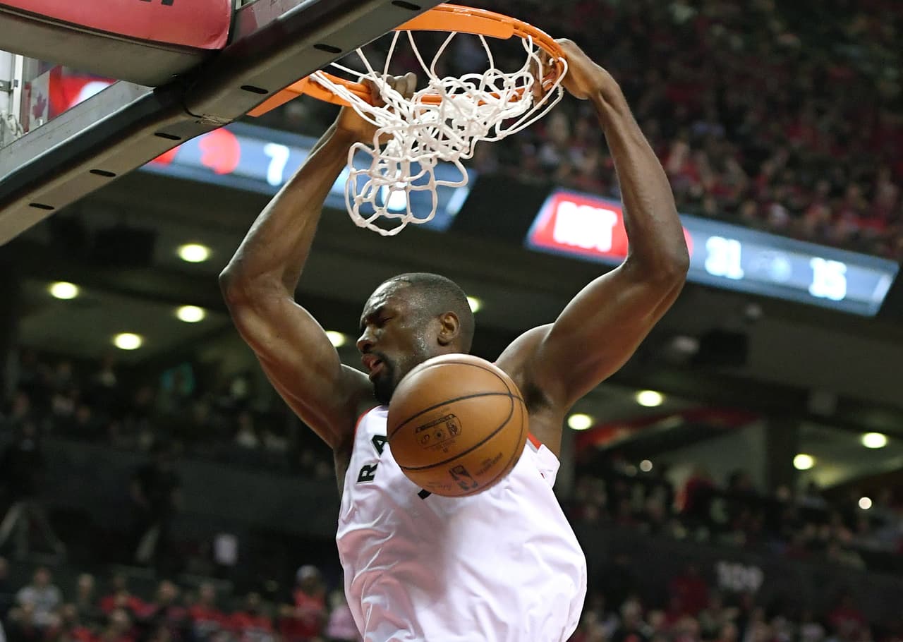 El único enfrentamiento en Playoffs entre Sixers y Raptors data de las Semifinales de la Conferencia del Este de 2001, cuando Philadelphia eliminó en siete juegos a Toronto, por lo que la serie histórica marcha 4-3 en favor de Philly.