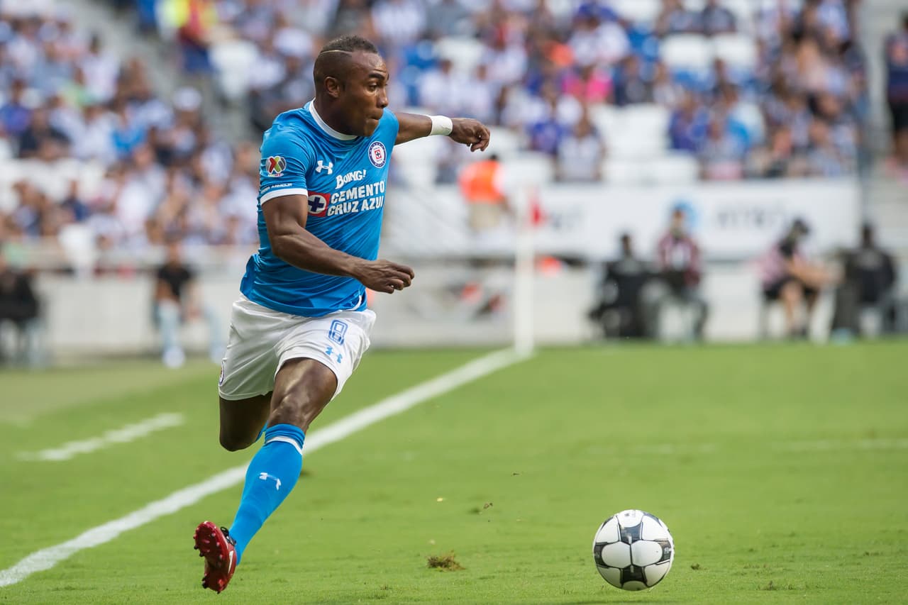 <b>Joffre Guerrón en Cruz Azul: </b>luego de estar en Pumas, llegó a La Máquina y tampoco rindió. Su paso por el fútbol mexicano ha sido muy malo y quedó en deuda