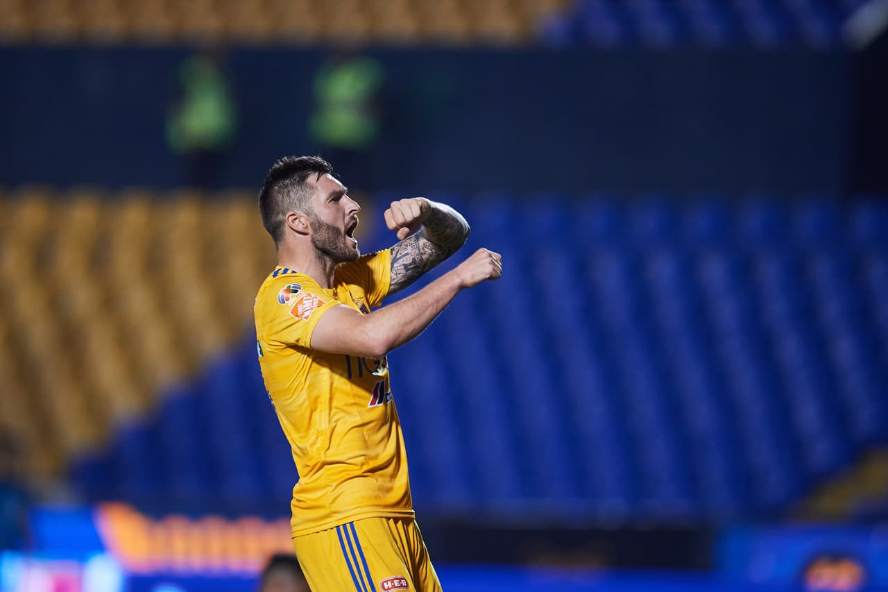 La defensa de Bravos pierde la marca y Gignac no desaprovecha y confirma la voltereta de los Tigres.