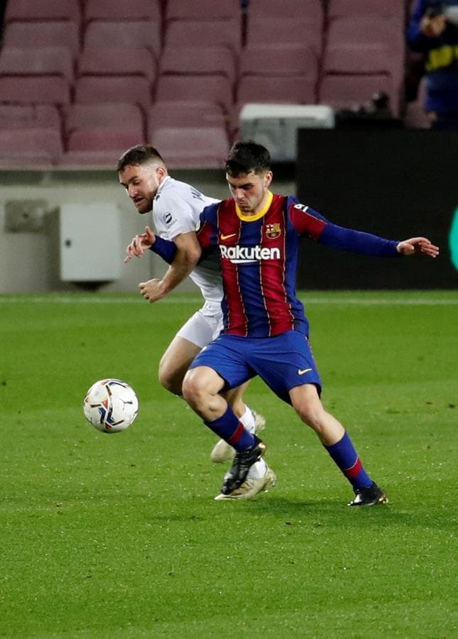 Barcelona se impone en casa ante el Huesca 4-1. Los goles corrieron a cargo de Lionel Messi (13' y 90'), Antoine Griezmann (35') y Oscar Mingueza (53'). Por parte de la visita, el gol fue de Rafa Mir al 49'. La 'Pulga' sumó su partido número 767 con el equipo culé e iguala el número de Xavi.