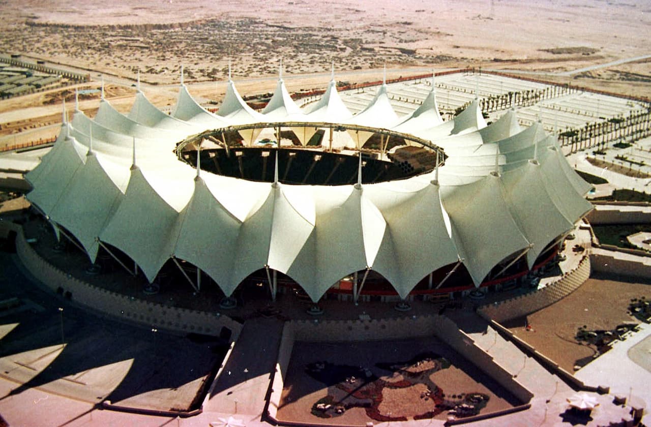 La sede sería el majestuoso Estadio Rey Fahd de Riad, capital de Arabia, un oasis de fútbol en medio del desierto.