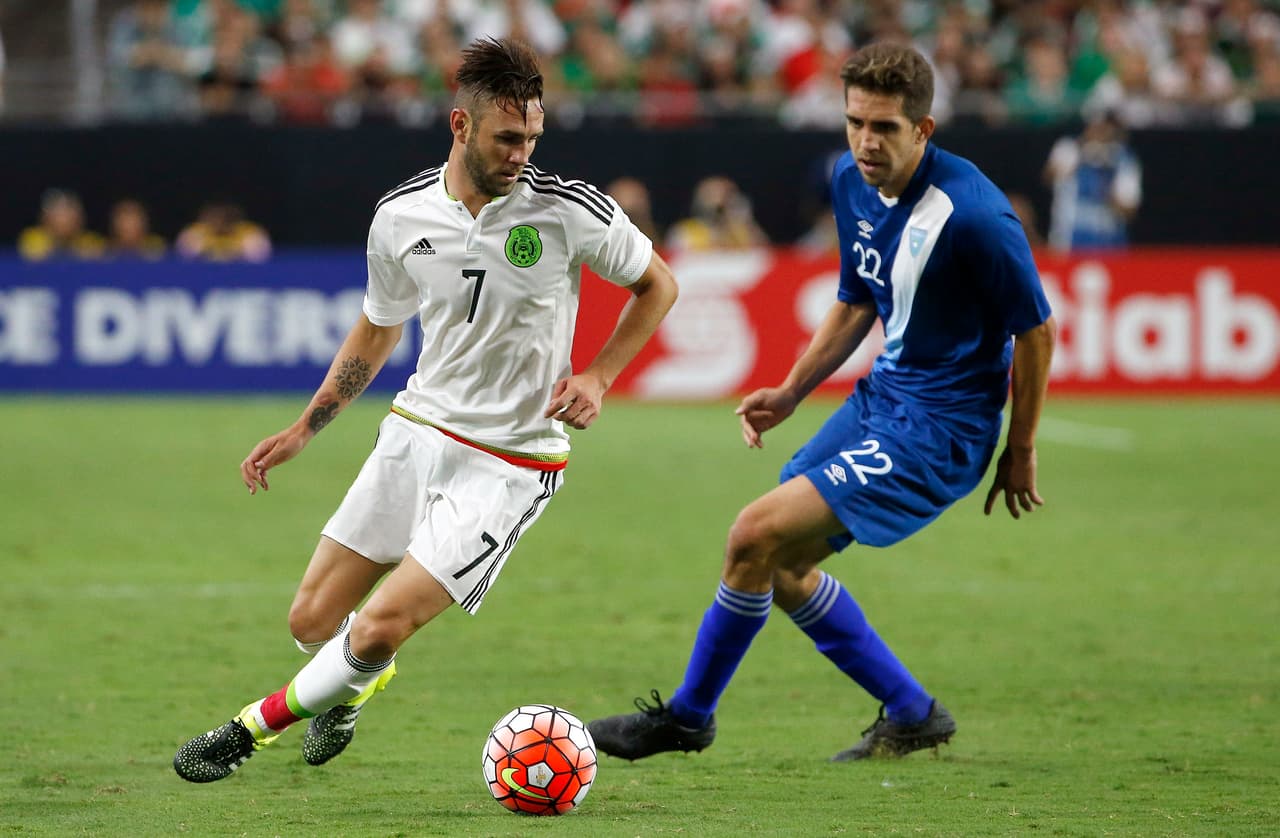 Debutó en la Premier League con Watford y en la primera jornada fue parte del equipo ideal. Eso generó interés del Porto que al verlo en Inglaterra y con México, adquirió sus servicios.