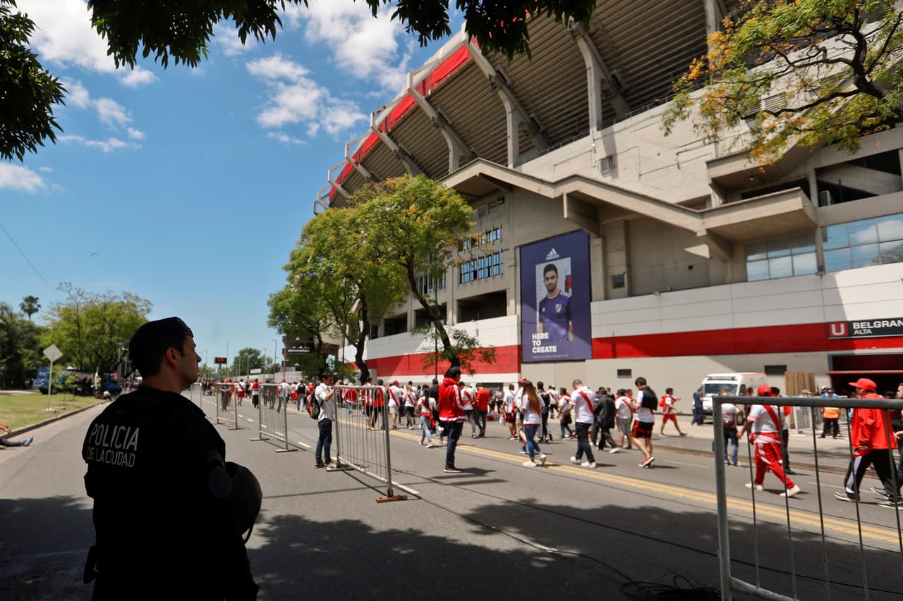 La gente de River llegaba con orden y con el alma cargada de ilusiones.