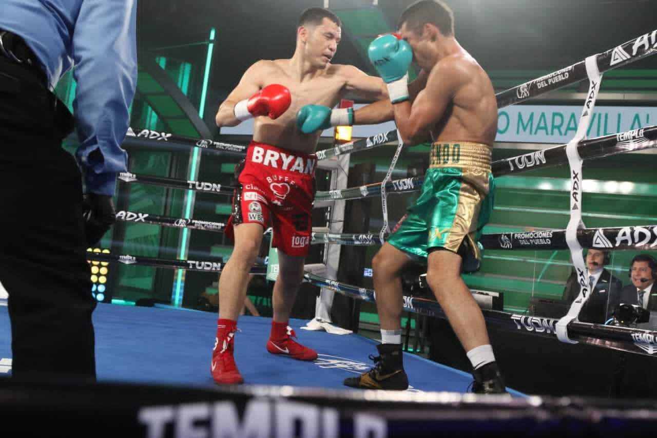 Bryan Flores se impuso a Jorge Sánchez al cabo del tercer round | Bryan 'Niño Maravilla' Flores dio muestra de su poderío y al 01:48 del tercer round se impuso por la vía del nocaut técnico a Jorge 'Estruendo' Sánchez,