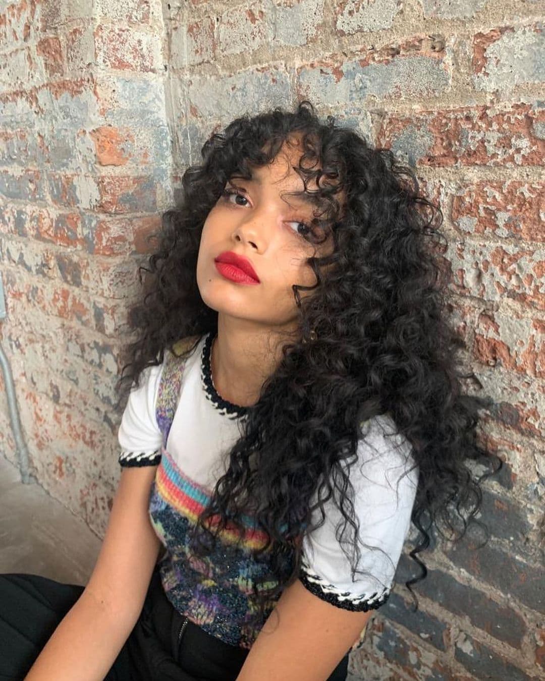 Nació en Uganda, actúa desde 2017 y ha destacado como bailarina.