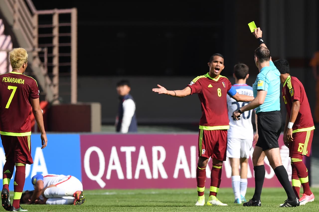 Pasaba el tiempo y ninguno de los dos equipos podía encontrar el camino al gol. Yangel Herrera, al minuto 94, recibió una amonestación.