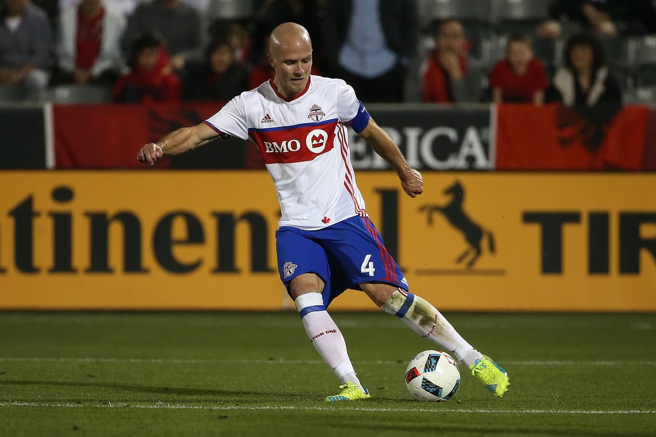 Después de ejercer su oficio en Europa por más de ocho años, Michael Bradley regresó a la MLS donde había comenzado su carrera profesional con los MetroStars de Nueva York. En 2014, se unió al Toronto FC dónde ha sido el capitán desde el 2015.