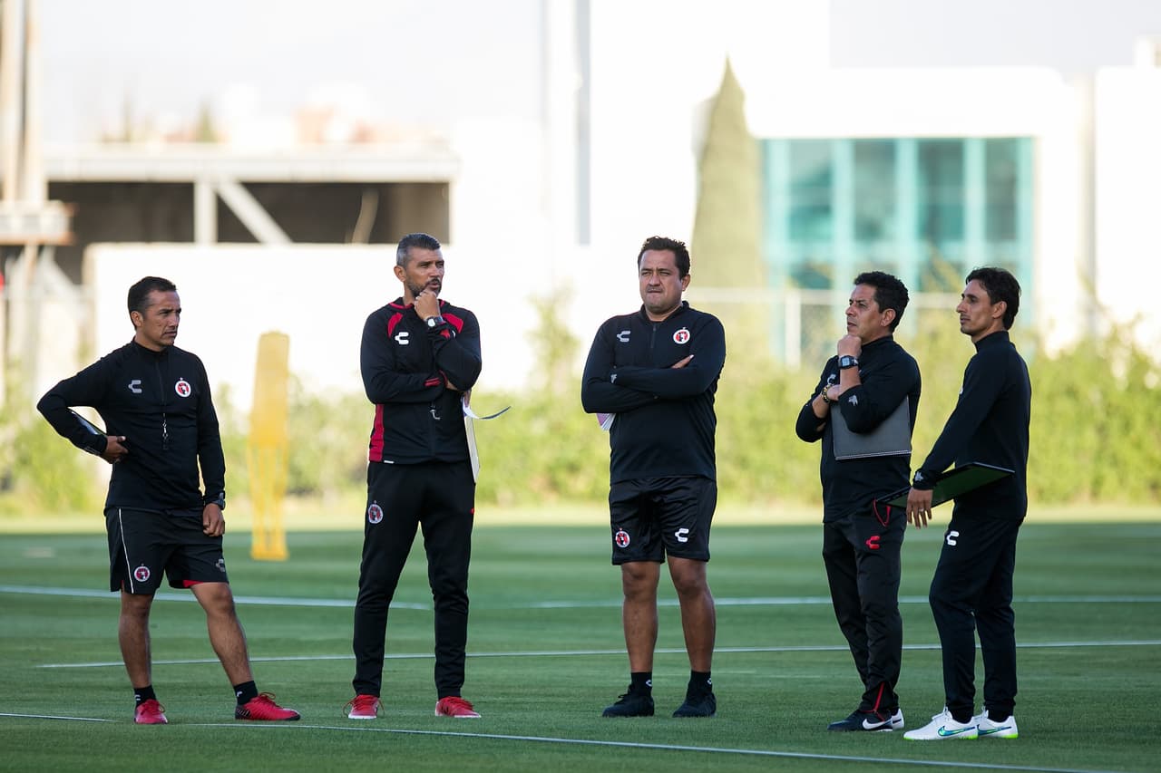 Tanto en América de Cali como en los Xolos se encargó de las Divisiones Menores, incluso en los de Tijuana fue entrenador del equipo femenil.
