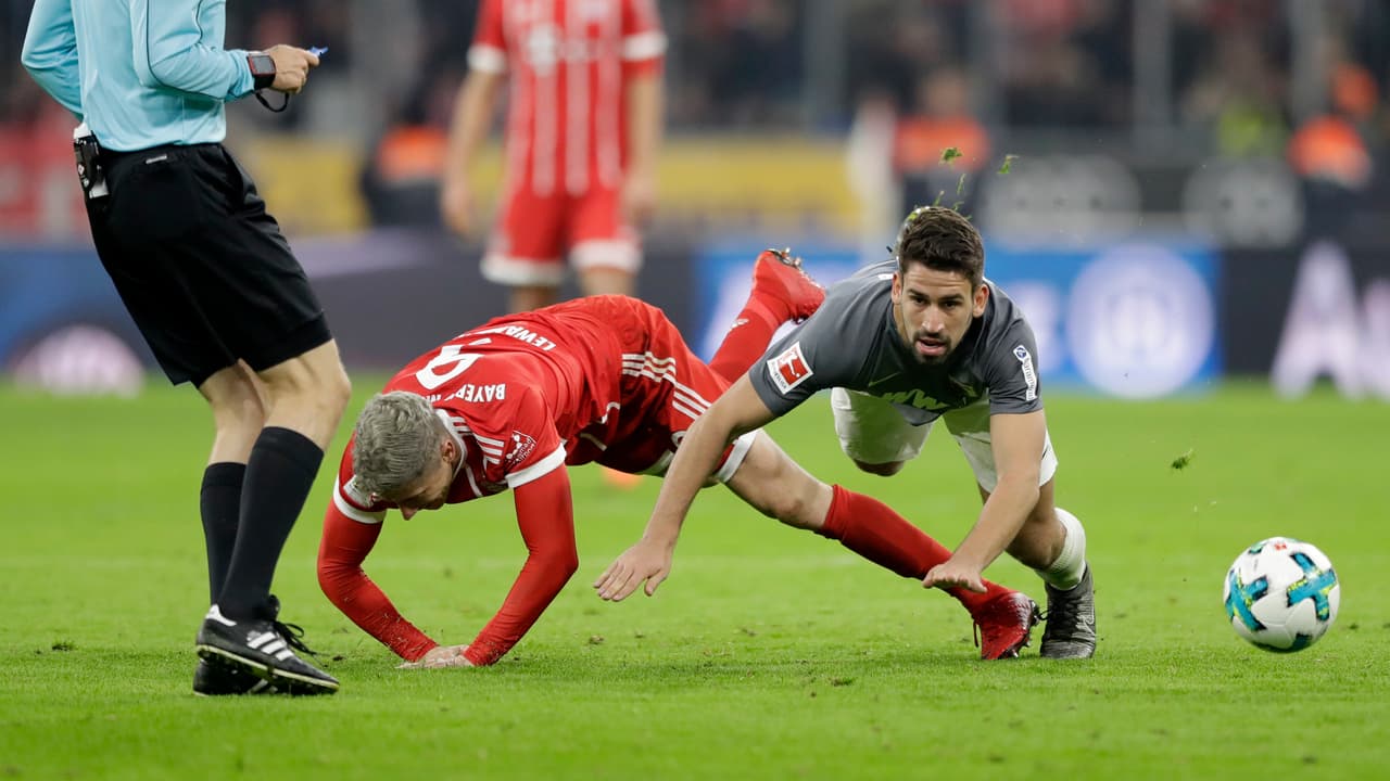 Durante la primera media hora de juego, Augsburg logró sostenerse en el marcador y se llevaba un punto en su visita a los 'bávaros'.