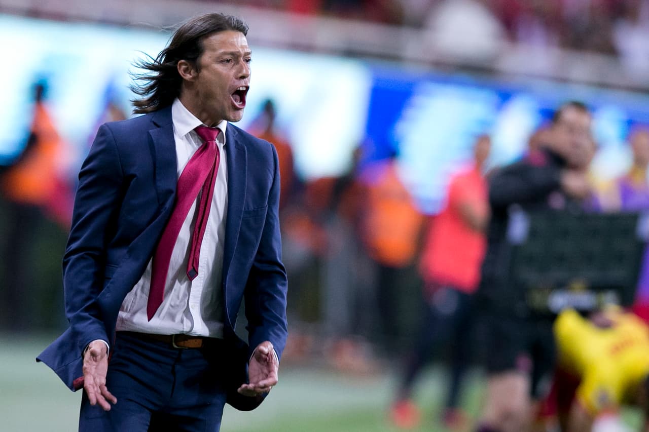El equipo de Guadalajara ha tenido 50 entrenadores. El actual es el argentino Matías Almeyda, que es uno de los 20 extranjeros en esa lista. Ocho del total han estado más de una vez en el cargo. Fausto Prieto fue el primer estratega en la historia de la era profesional.