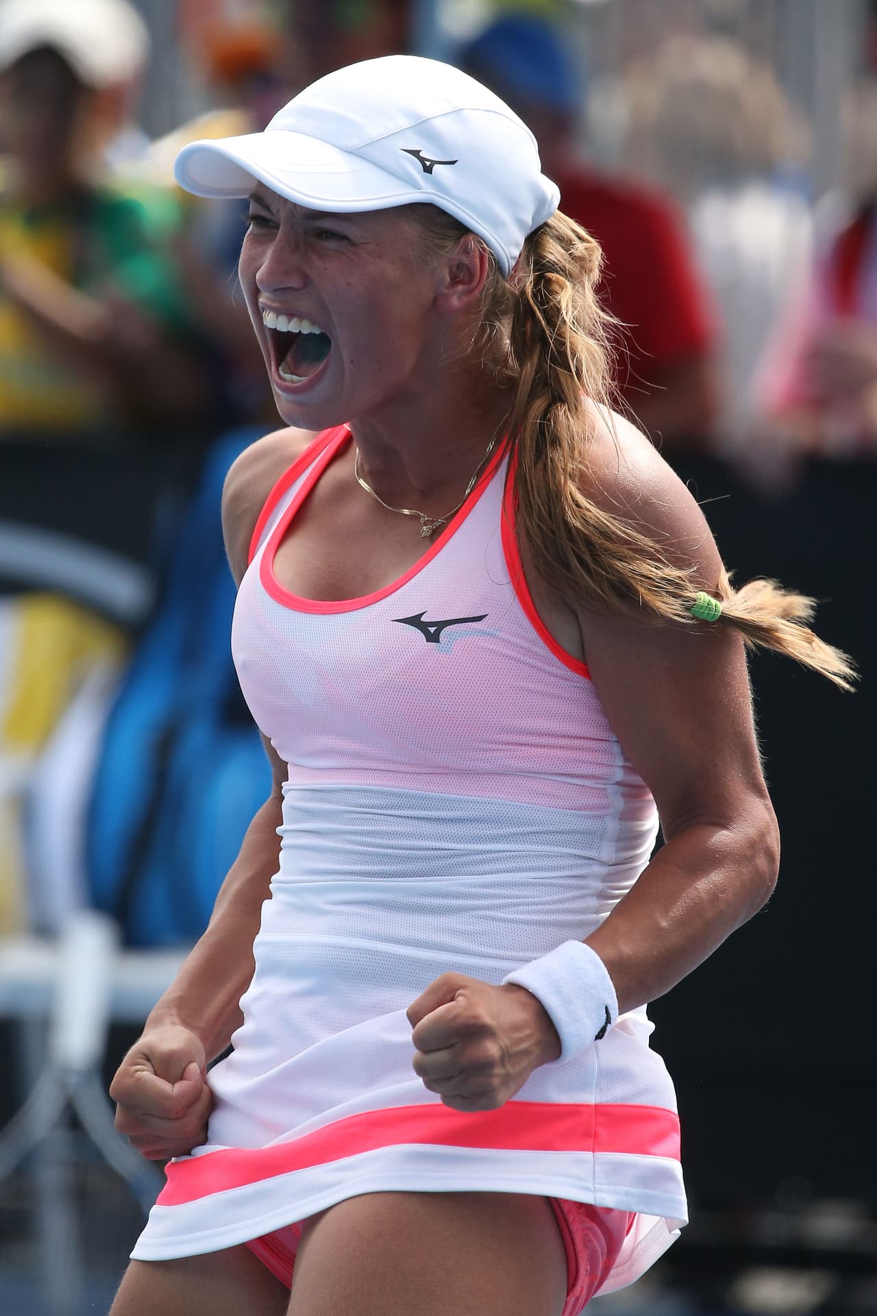 Yulia Putintseva se impuso en un intenso juego contra Lara Arruebarrena, con parciales 7-6 (6), 7-6 (10).