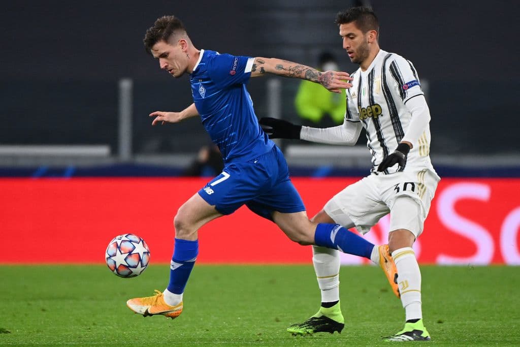 La Juventus golea al Dinamo de Kiev 3-0. Con goles de Federico Chiesa, Cristiano Ronaldo y Álvaro Morata. La árbitro Stéphanie Frappart se convierte en la primera mujer en pitar un partido de la Champions League.
