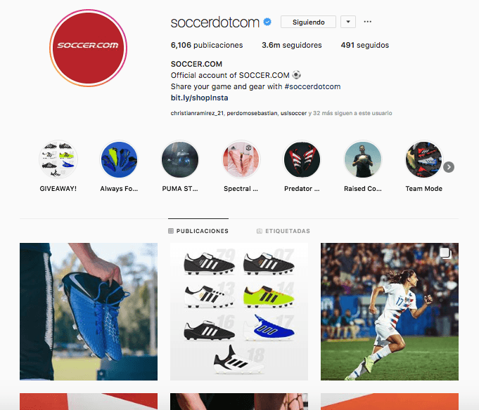 4. Soccer.com (@soccerdotcom) - su gran impacto en esta red social los ha llevado a tener cerca de 4 millones de seguidores que esperan pacientes cada publicacón suya para conocer de primera mano las novedades en implementos para practicar fútbol. Botas, guantes, playeras, protecciones, etc.