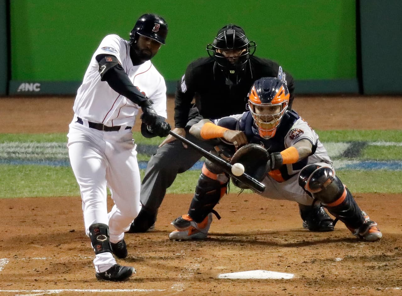 Sin embargo, en el cierre del tercer capítulo Boston respondió. Jackie Bradley Jr. pegó sendo doblete por el izquierdo que tuvo problemas para fildear Marwin y eso causó estragos para Houston.