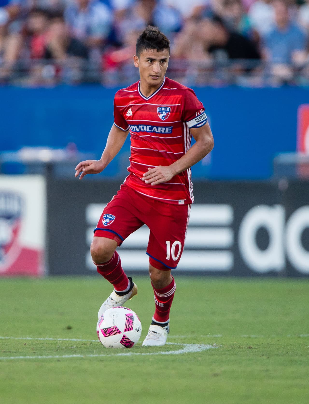 FC Dallas quitó el “Burn” pero mantuvo el rojo en su uniforme. Este año lo vistió Mauro Díaz.