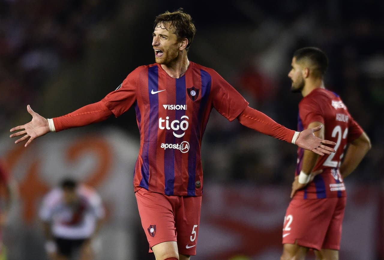 No obstante, los jugadores de Cerro Porteño quedaron inconformes el resto del partido al sentirse perseguidos.