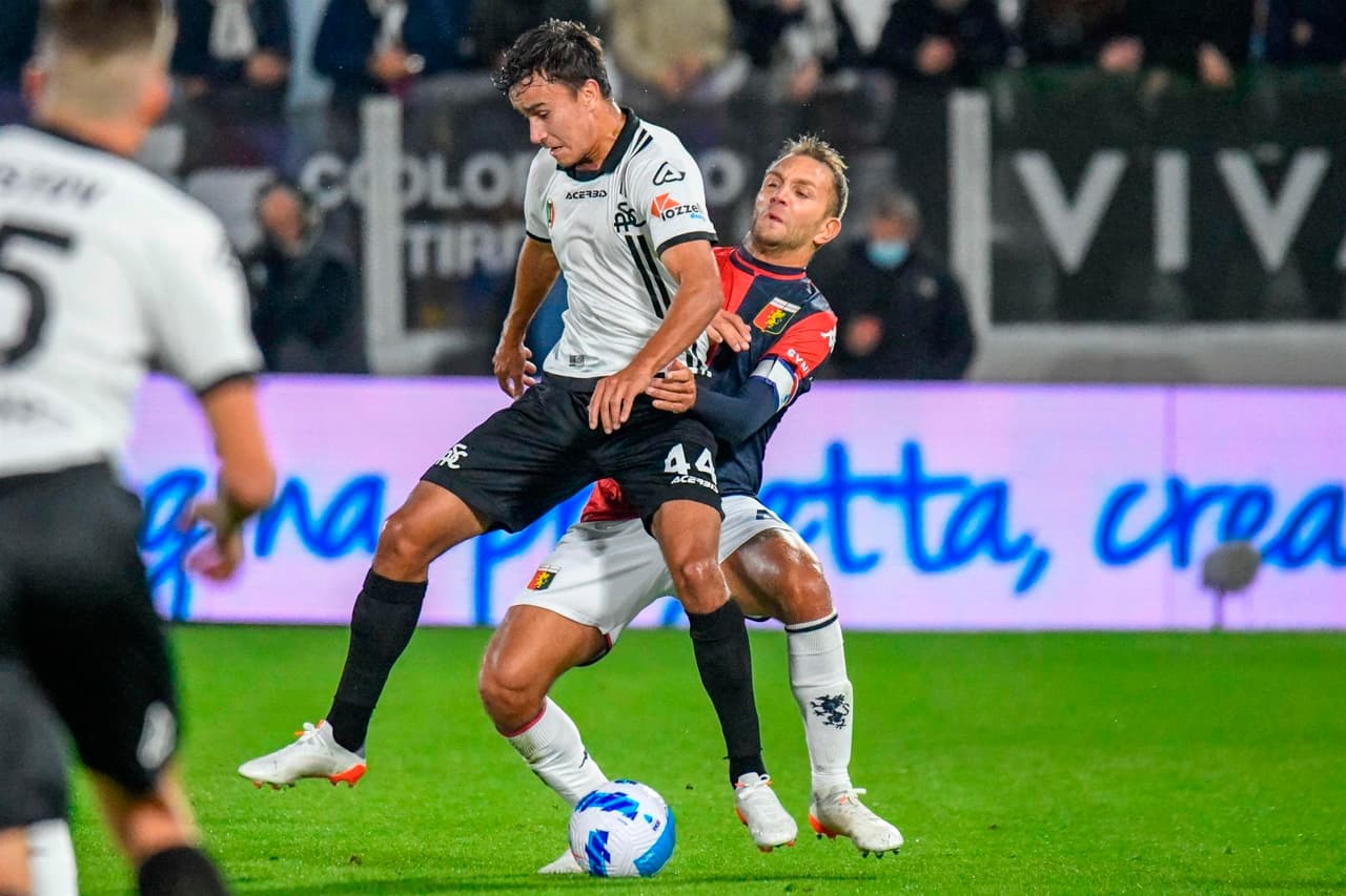 Genoa y Spezia empatan 1-1 durante la Jornada número 11 en la Serie A. Al minuto 66, Salvatore Sirigu anotó un gol en contra de su propia escuadra, poniendo adelante a los 'Aguiluchos', pero Domenico Criscito se encargó de igualar el marcador al 86' tras cobrar un penalti; el mexicano Johan Vásquez fue titular durante el encuentro.
