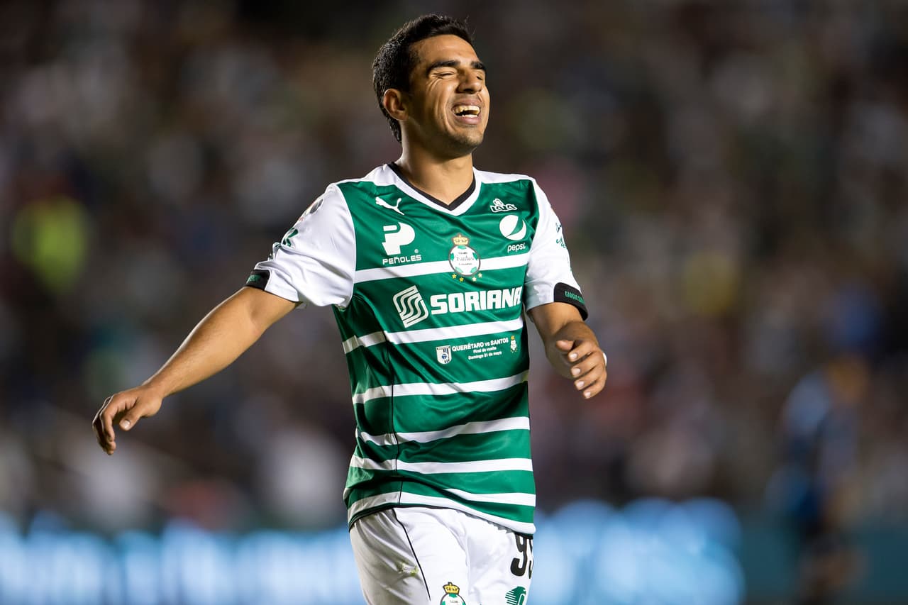 Jesús Escoboza es el llamado ha jugar en esa zona por los laguneros, el joven debe aprovechar para hacerse del puesto y este partido es su prueba de fuego.