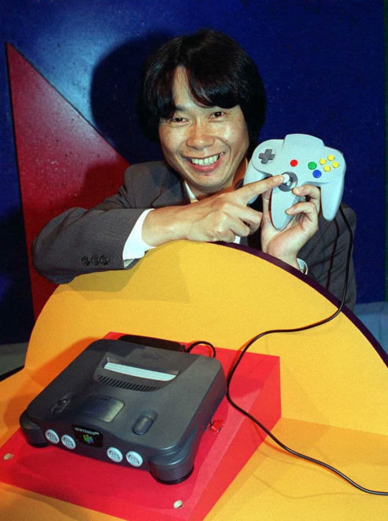 Nintendo 64 - Una de las consolas más populares de la historia fue un éxito rotundo y se lograron vender más de 32 millones de estas. El juego más cotizado de esta consola fue el Super Mario 64 con alrededor de 11,91 millones de copias venidas.