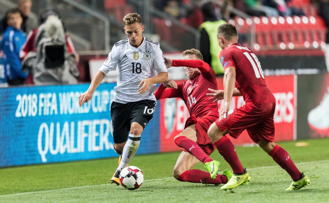 DFB condena cantos neonazis de hinchas alemanes en partido contra checos